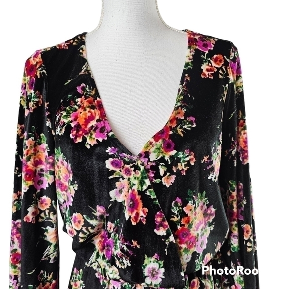 Show Me Your MuMu Kelsey Crushed Velvet Floral Romper in Medium - Picture 3 of 9
